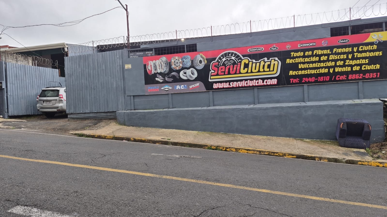 Fachada del taller ServiClutch en Alajuela
